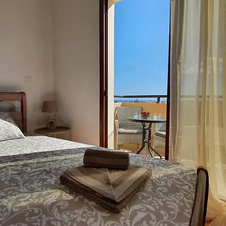 Dafni 12 Hotel